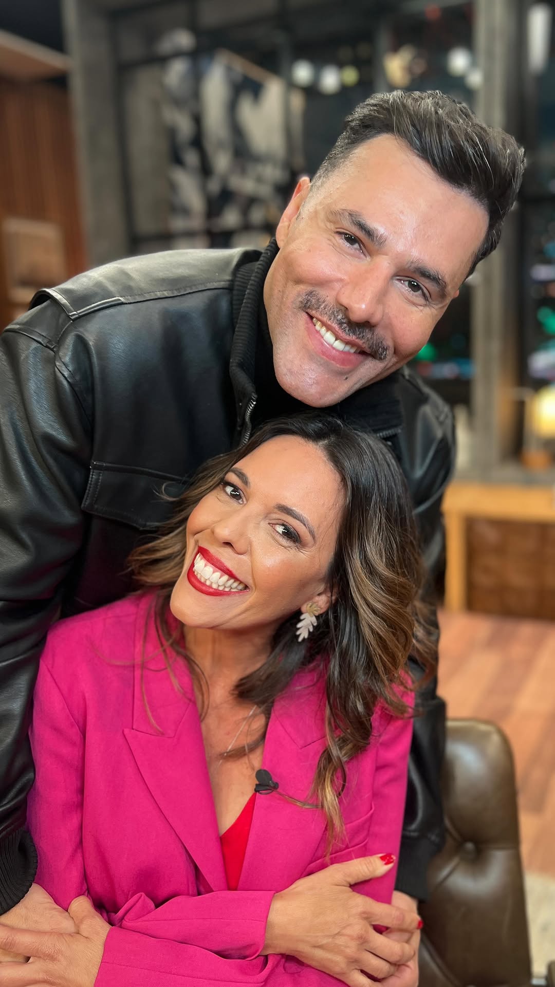 Impossível segurar o riso! 😂
@rodrigosantanna1 e @flaviagreis resgatam personagens icônicos e arrancam gargalhadas no #ConversaComBial.
📺 Assista agora no @globoplay