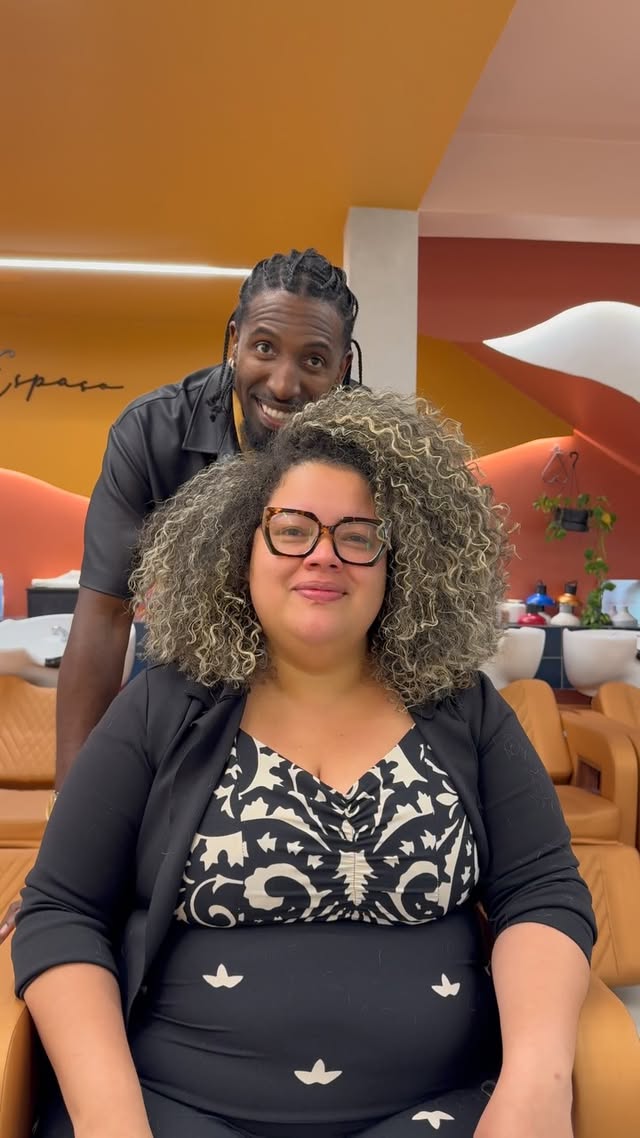 CABELO CACHEADO
Não existe nada melhor,quando entendemos que nós nos aceitar e afirmamos que somos oque queremos ser , nada pode nos parar , hoje pode conseguir fazer uma melhor maravilhosa dessa se enxergar, é uma vitória pra mim !!!
#fyp #cachos #fypシ #reels #crespo #love #instagood #explore #explore #viral #explorar