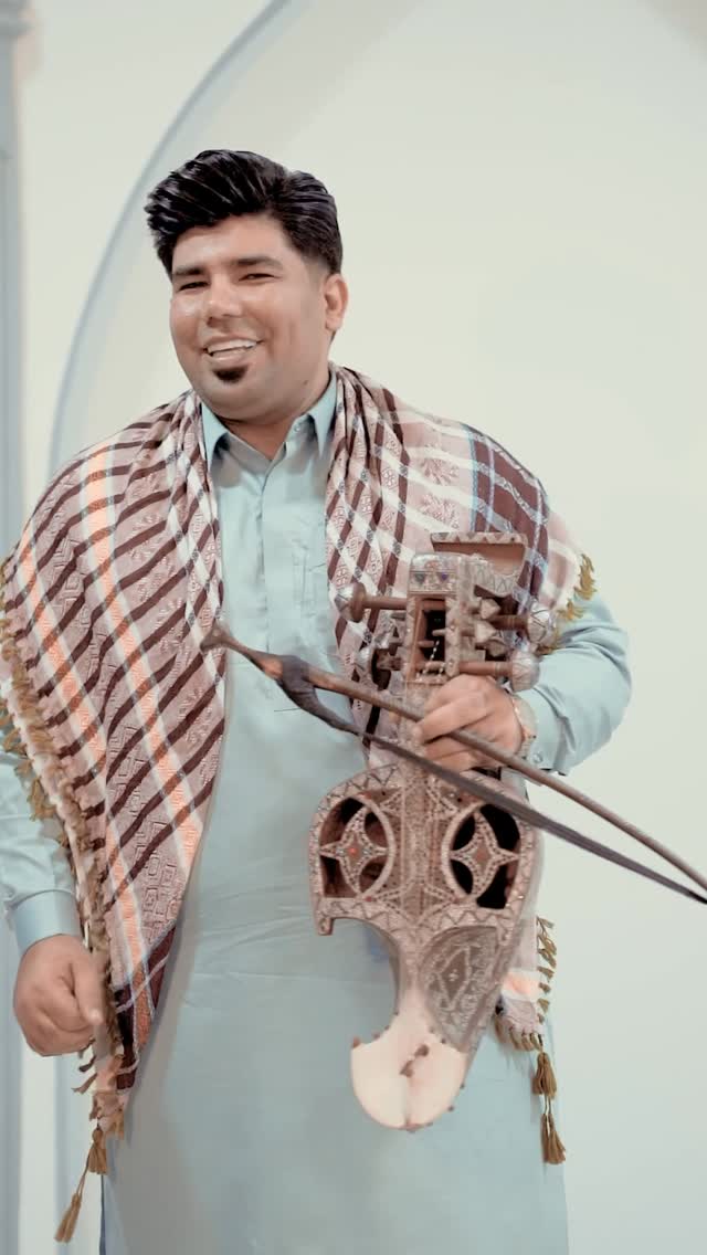 آهنگ محلی«دلکی دلبرکی» با عشق برای شما همراهان عزیزم منتشر شد
منتظر حمایت شما خوبان ازاین آهنگ هستیم
DELAKI DELBARAKI
SINGER:ALI ARAMI
TARANE-AHANGSAZ
@aliarami_music
MUSIC PRODUCER
@alidarvishi98
MIX MASTER
@hamedraicof
GUITAR
@haniafsar1360
Video
@koroshfilm
@mahdi_khoshdel1
