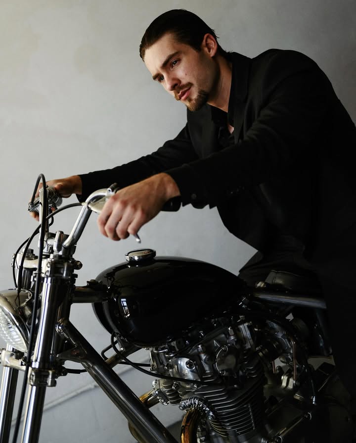yes, i can actually ride motorcycles. fun fact, i had a bike years before i ever had a car out here in LA because it was all i could afford at the time. got rid of it awhile ago because i had a wreck in a canyon and almost got ran over. it made me realize i didn’t wanna risk my life so willingly. but I do miss it 🥹