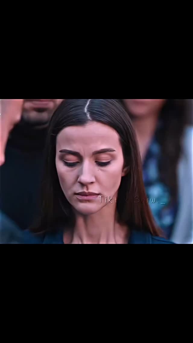 هاد هو الحب يا جاهلين الحب 🥺😩💔
#مسلسلات_تركية #حلم_اشرف #turkey #esrefrüya #turkinstagram #باريش_اردوش #هاندا_ارتشيل #series #إخوتي #حب_بلا_حدود #اشرح_ايها_البحر_الاسود