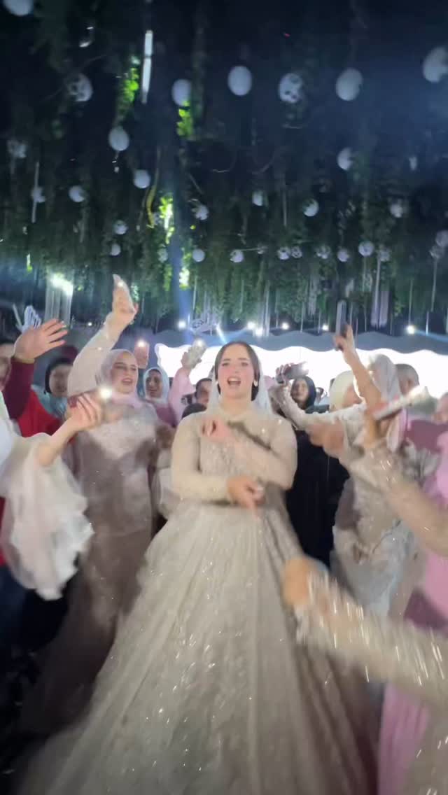 المشاغبين حضرووو😂🔥🔥🔥 #weddingdress #makeupartist #weddingphotography #groom #bride #le_palace #اكسبلور_فولو #2025bride #fire #rahma_mohsen