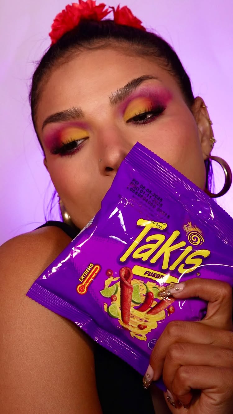Serving looks while TAKIS serve the heat 🔥 حار عليك ولا لأ؟ 😉💄