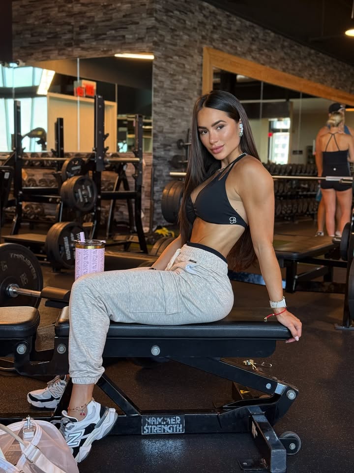 good morningggg from muscle mommy 🤪💪🏼 @bombshellsportswear