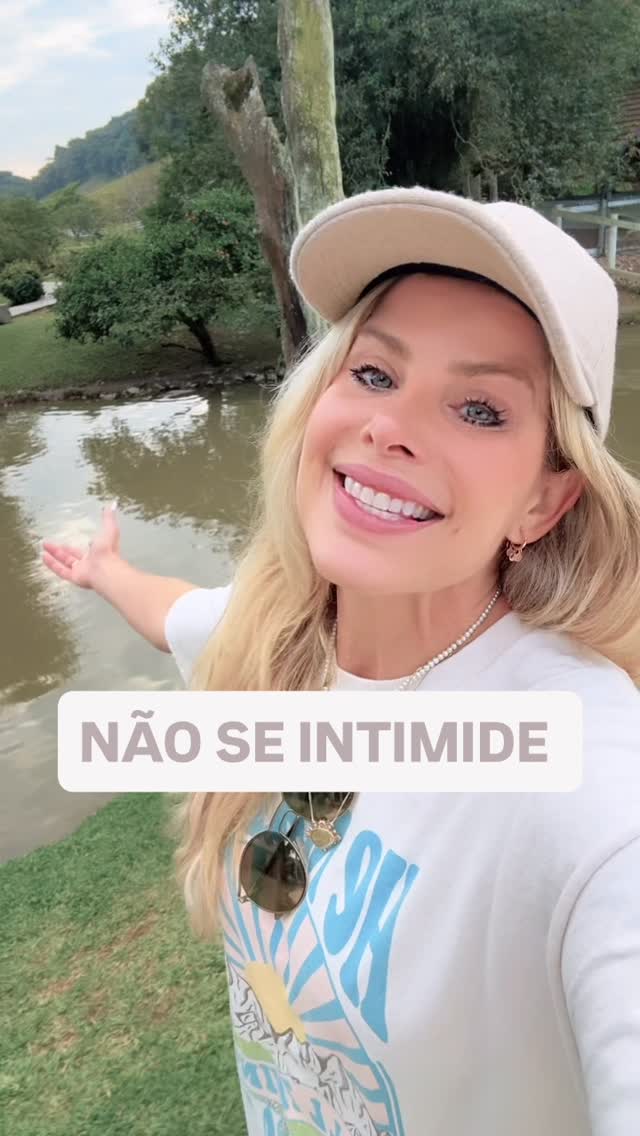 “Uma mulher forte na fé não esmorece diante da intimidação dos fracos, dos descrentes ou dos hipócritas. Ela não se abala com opiniões vazias nem se curva à pressão do mundo, porque sua direção não vem da aprovação humana, mas da revelação divina. Ela segue firme, com os olhos no que é eterno, caminhando com coragem e convicção no que é certo.”
Ser forte na fé vai além de conhecer Jesus de ouvir falar. É viver com Ele, andar com Ele, ouvir Sua voz no secreto e permitir que Ele molde cada área do seu ser. Não é sobre aparência, é sobre entrega. É sobre ser transformada de dentro pra fora, até que Cristo seja formado em você.
Seja transformada.
Se posicione.
Se separe.
Deixe sair tudo o que não está de acordo com as ordenanças dEle.
Prove da Sua unção.
E viva com coragem a fé verdadeira .
Amém 🙏?!