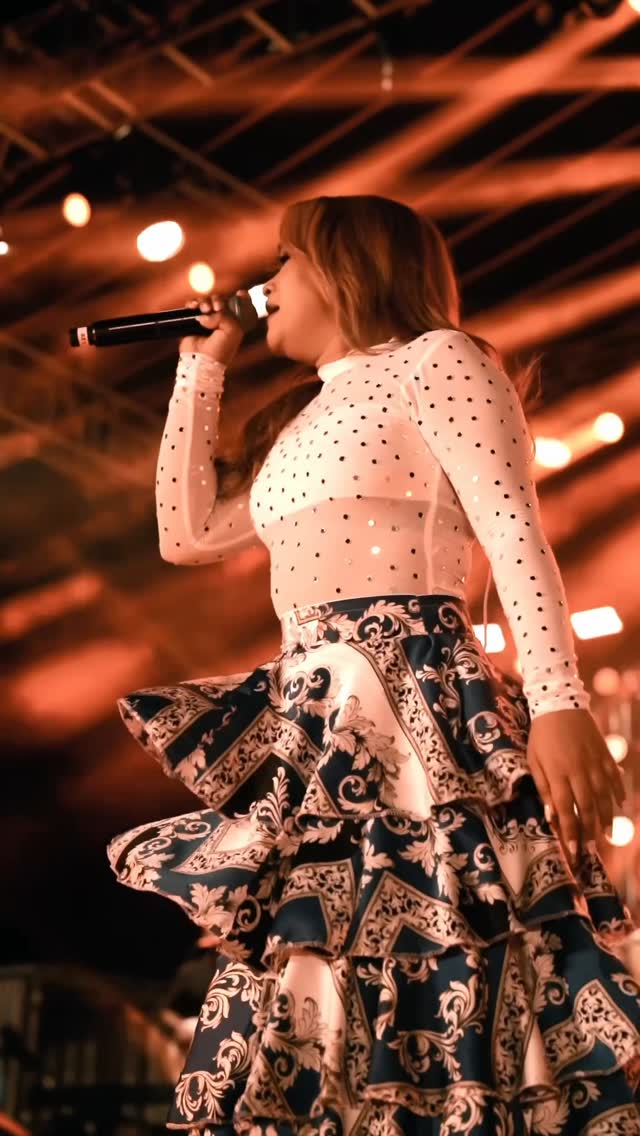 MAYAWAK LIVE WITH @sarithsurithandthenews ❤️🔥😩✨
FOR THE VERY FIRST TIME !!!!!!!
hair @aweera_sl
MUA @theblushing.noir
👗 @outfitbykail