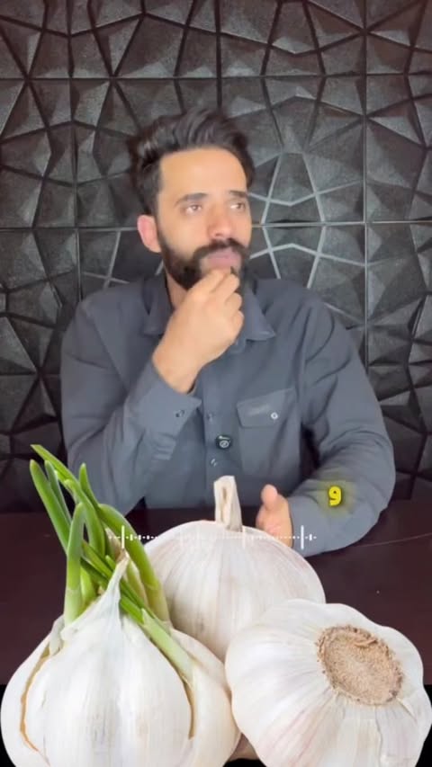 .
6 روز، 2 حبه سیر، یک تغییر بزرگ! 🧄✨
اگر هر روز صبح ناشتا ۲ حبه سیر مصرف کنید، بدن شما از سموم پاکسازی میشود، سیستم ایمنی قویتر میشود و پوستتان شفافتر خواهد شد! 💪🔥
خواص شگفتانگیز این چالش:
✅ بهبود گردش خون 🩸
✅ کاهش التهابهای پوستی ✨
✅ تقویت سیستم ایمنی 🛡
✅ سمزدایی طبیعی بدن 🍃
نتایج رو بعد از 6 روز خودتون احساس کنید! 😍👌 شما امتحان کردید؟ تجربیاتتون رو با ما به اشتراک بذارید! 💬👇
🧄🧄اگه میخواید لیست مزایا و روش صحیح استفاده براتون ارسال بشه، کلمه «سیر» رو کامنت کنید🧄🧄