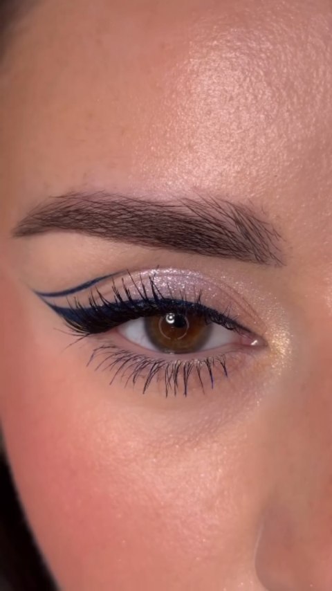Dosis exacta para un look de festival con @nyxcosmetics_mx :
🧪 1 trazo de Epic Ink Glitz ($299 mxn)
🧪 Un poco de iluminador Buttermelt en puntos estratégicos ($299 mxn c/u)
Encuéntralos en bellisima.mx y tiendas físicas.
🎬 @paulina_kurkowska
#Iluminadores #Highlighters #festivalmakeup #nyxcosmetics