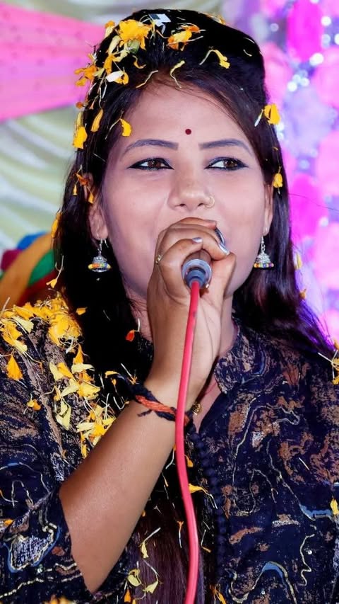 😉😉
.
#viral #explorepage #trending #explore #instagram #tiktok #love #like #follow #instagood #lokgeet #bundelkhandi #bundeli #bundeli_rai #rai #lalitpur #sagar #jhansi #chhatarpur #singing #viralreels #shayrilover #shayrilovers