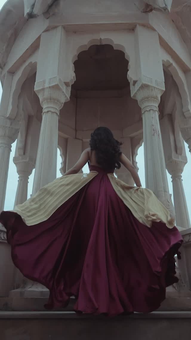 Heer – A tale of Love, that touches the soul.
Experience the depth of love through this beautifully crafted, heartfelt track… A collaboration that captivates your soul 🕊️
Let your emotions flow with every note ❤️
@shehnazakhtarofficial @its_ninja ❤️
#Heer #shehnazakhtar #Ninja #SoulfulVibes #NewMusic