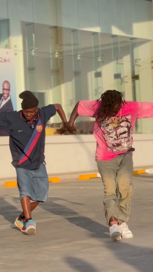 kama unapenda mziki wa singeli comment🔥❤️🇹🇿
#gandachallenge
🎶 @mzeewabwax_1 @itsdvoice ganda
🎥 @director_travis
w/ @chommiezaza @sam_keys77
#commonee #gandachallenge🤣 #trending #singelitotheworld🌏 #singeli