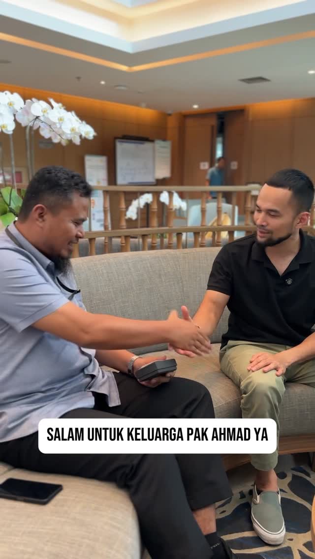 Biar Seninnya semangat, Pak! 🔥🔥
Maa syaa Allah, ketemu bapak2 yang begini tuh moodbooster bgt! Jadi makin semangat kerja, makin semangat nabung emas untuk masa depan!
Makasih ya, Pak Ahmad sudah mempercayakan transaksi emasnya ke @hfgoldpuzzle secara rutin 🔥