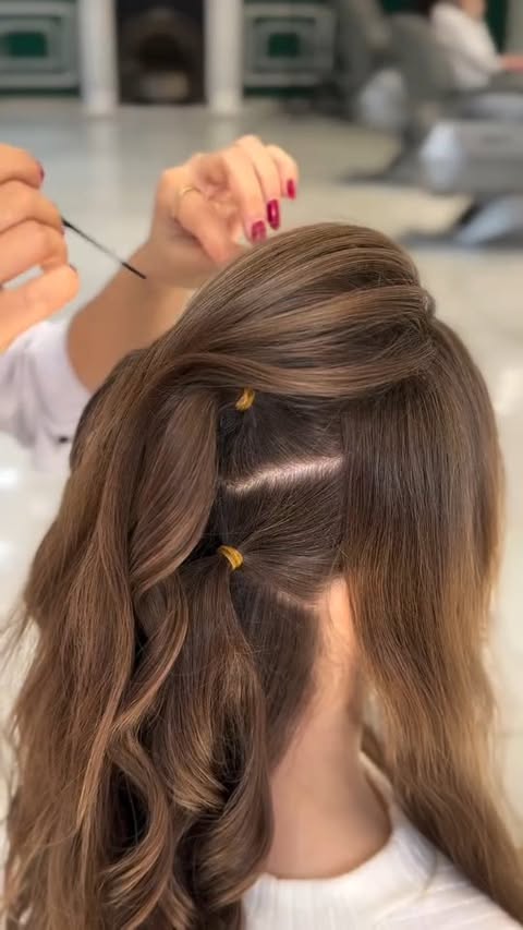 بریم یه شینیون جمع و باز خوشگل از نازیلای عزیز یاد بگیریم😍
.
.
Artist @nazila_hairstylis