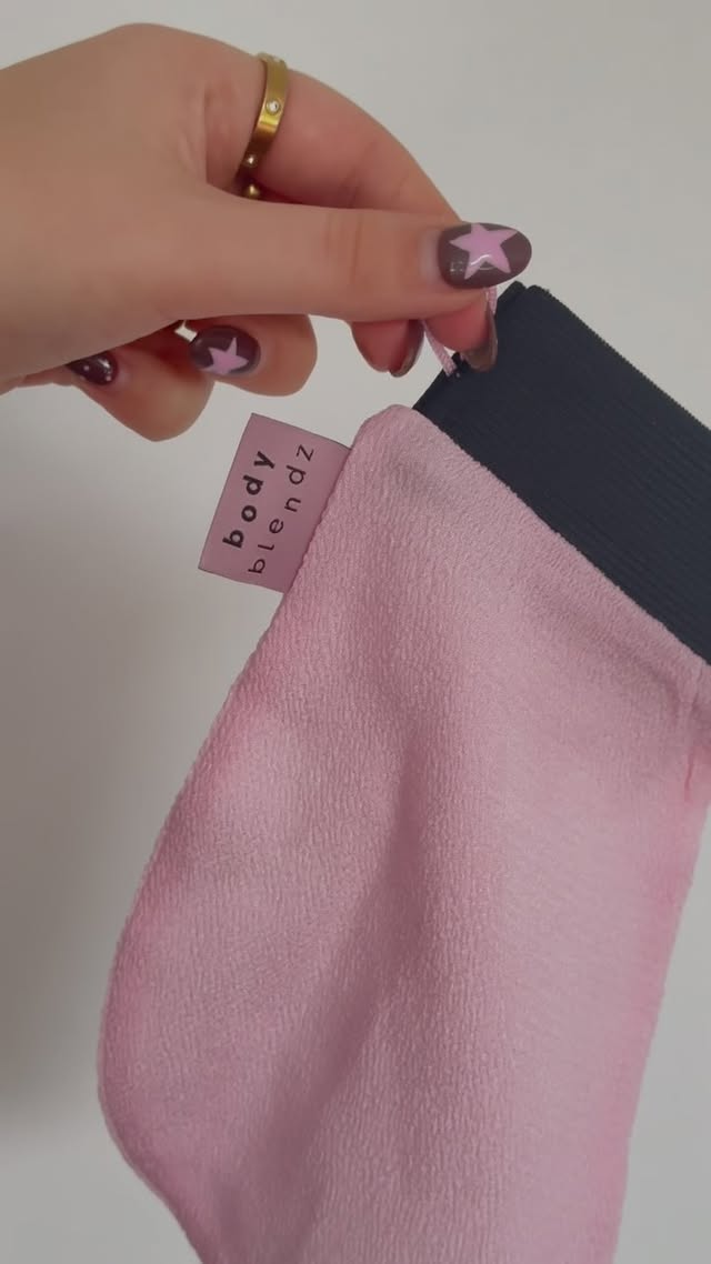 Game-changer or just hype? Our exfoliating glove is going viral for a reason 👀
Say goodbye to KP, ingrown hairs, and rough skin, your smoothest skin yet is just one scrub away. Try it and tell us… glove or glow-up?
#BodyBlendz #ExfoliatingGlove #KPSolution #KeratosisPilarisTreatment #SmoothSkinSecrets