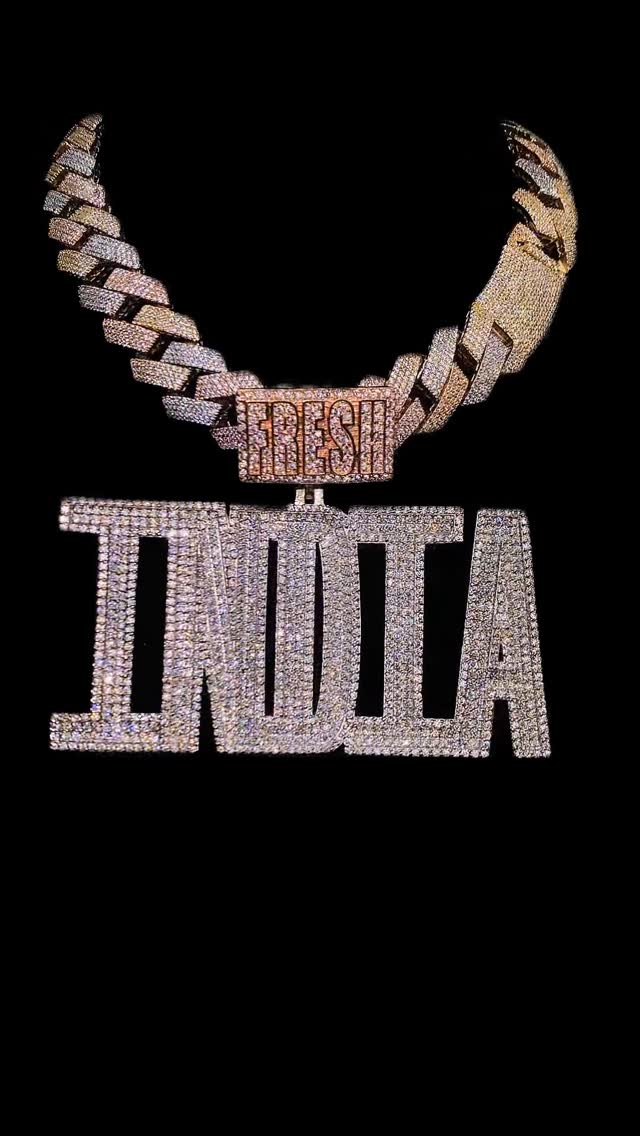 Nuevo diseño para la @indiafresh69 medalla full en diamantes 💎🥶💎 personalizada con su cadena tricolor
@taylon_lepraga 🇩🇴 @lepraga_taylon_ny 🇺🇸
Whasapp
📲 829-705-6446 leidy 🇩🇴
📲 809-928-2657 jenny 🇩🇴
📲 347-355-5574 USA 🇺🇸
📍Plaza Zona Rosa Av. Juan Pablo Duarte Santigo