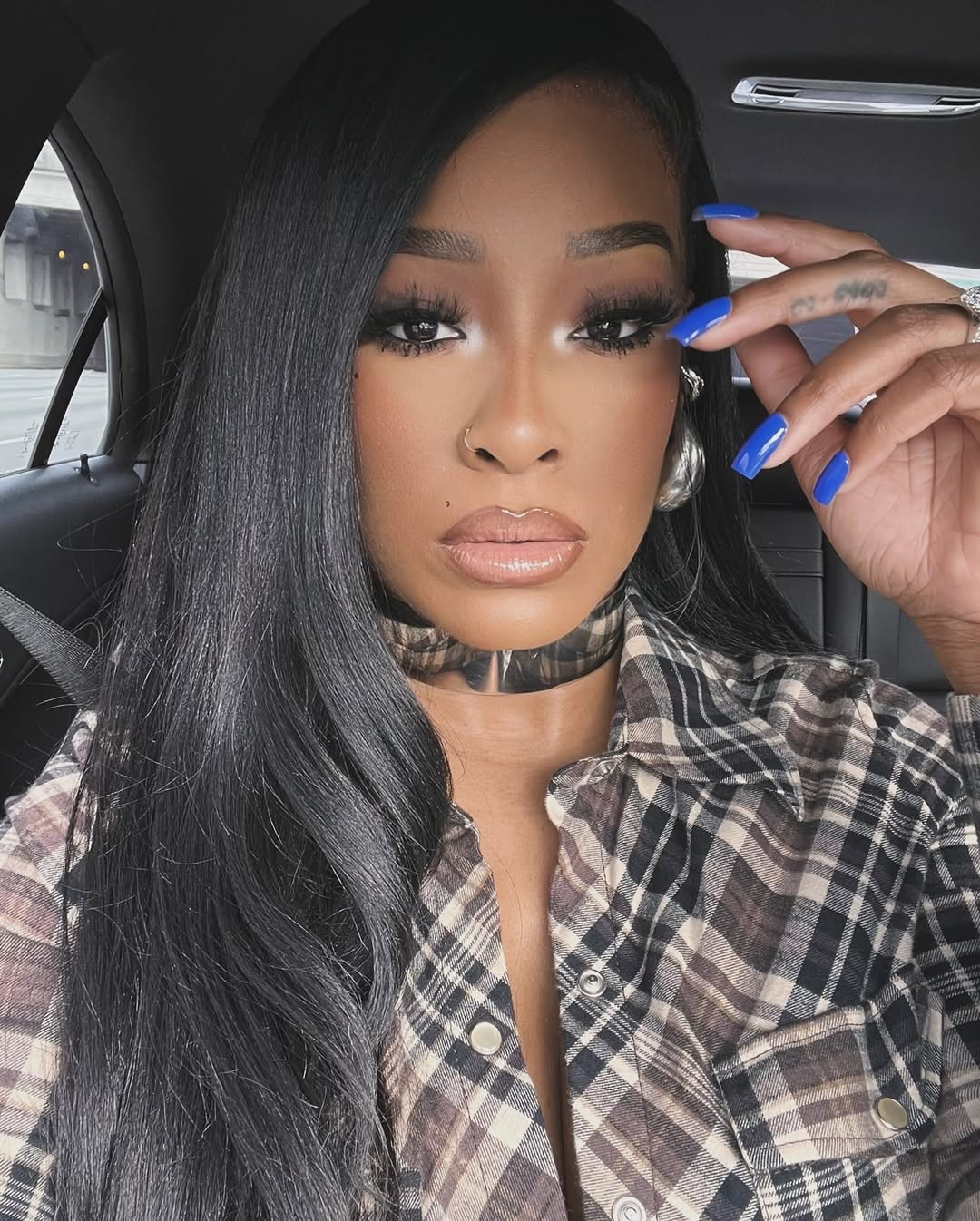 Relaxed straight @diamonddynastyextensions @diamonddynastyhair 🤎* #BlackHairMagic
* #MelaninHairCare
* #BundlesOnBundles
* #SlayBundles
* #LaceFrontWigs
* #CustomWigs
* #WigSlay
* #WigInstall
* #BlackOwnedBusiness
* #SupportBlackBusiness
* #diamonddynastyextensions