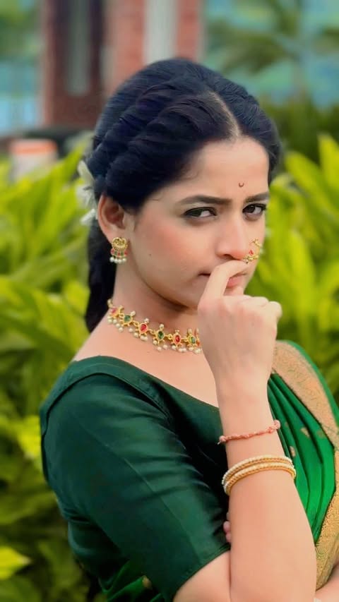 💚
.
.
VC: @purva_rajendra_shinde
😍🫶🏻 Love Love..!
#sharayusonawane #paaru #onset #sundayfunday #sundaymornings #love #saaj #sareelove #saree #traditionalwear #marathimulgi❤️ #instagramreels #instagram #instaphotographers #instagood #ɪɴsᴛᴀᴍᴏᴏᴅ #photographylovers #reelítfeelit #dailyupdate #zeemarathi