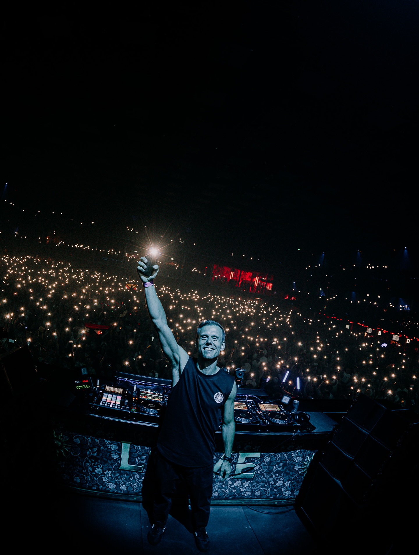 Man last night was truly magical, I made it just in time for my set at @tomorrowland as I was delayed, but in the end everything worked out just right 🙏 This is one of those nights that will stick with me, everything was just amazing, thank you @tomorrowland for letting me close the Freedom stage 👊 See you again next week on the main!