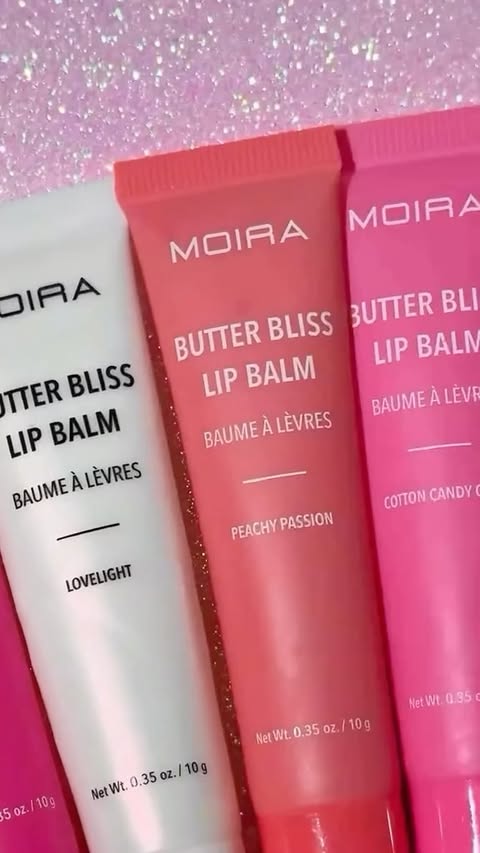 Dale a tus labios un boost de hidratación con el Butter Bliss Lip Balm de @moiracosmetics, enriquecido con manteca de karité, aceite de jojoba y meadowfoam, suaviza al instante, mejora la textura y deja un brillo jugoso y natural.✨🤩
🛍️PRECIO: $169 MXN.c/u
🛒Disponible en https://renattacosmetics.com/collections/moira y en sucursales seleccionadas///Hacemos envíos nacionales e internacionales 🚚Compra ahora y paga después con Kueski Pay.
#renattacosmetics #moira #maquillaje #makeup #tendenciasdemaquillaje #ideasdemaquillaje #maquillajeprofesional