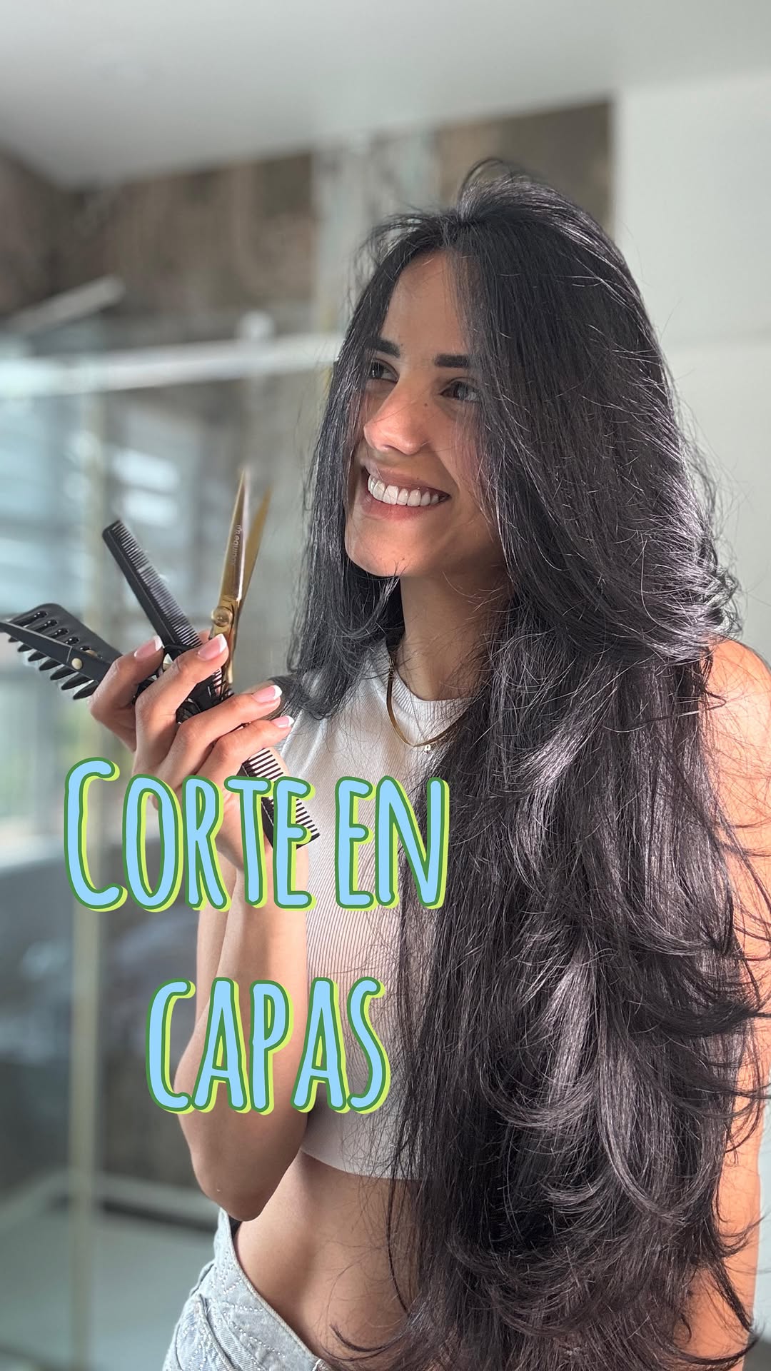 No soy estilista , tengo años haciendo pero sin duda alguna queda mejor cuando lo hace un estilista ( que sea profesional en capas) no todos las hacen perfectas 💕 pero sin duda alguna amo hacerlo y me queda muy bien a mi parecer ! Espero les guste y si lo intentan me tagean 💖