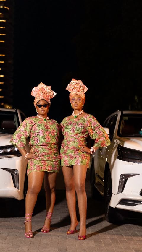 I Dey For You Padi Mi 🩷💚,💯
Our Talented Team
✨️Custom Jewelry @_luideo_ ✨️
✨️Auto gele @chygele Makeup 👑
✨️Twin iro and buba @fabstyle101new
✨️Hair @quisitehair YA
✨️Makeup 💄 @glambydami. YA
✨️ Video @johneke_
✨️ make up @peaceibadin_mua. NI
✨️Hair @adefunkeee NI