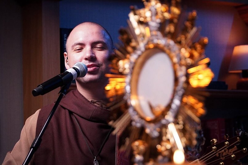 O Santo Rosário de hoje foi lindo demais. Qual momento mais te marcou???
