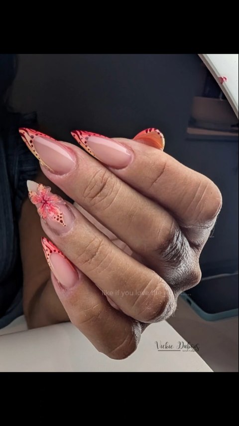 Inspired by @polishedby_leo made with @uglyducklingnails products the result is just amazing 😍
Are you into summer vibes as well???
Product used:
Premium pink nude sculpting gel
Gel polish 209
Striper 2 brush
Omni tool
No wipe top coat
3d gel clear