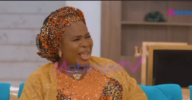 Alhaja you too dey talk oo . You too do aunty😂
Who ask you ? Chai 😂
You don watch this film? Oya go watch IYAWO ALHAJI on YouTube mobimpe tv to see everything wey ALHAJA RAHMAT do for there
Iroyin o to afojuba 😂🤣🤣