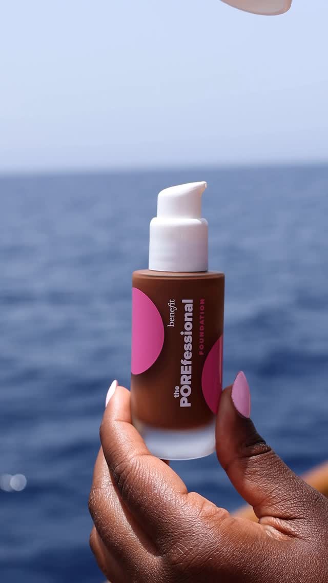 The foundation of the summer has arrived ☀️ Get the smoothing, blurring, mattifying vacay essential the whole villa’s talking about 👀
#benefitcosmetics #porefessional #porefessionalfoundation #foundation