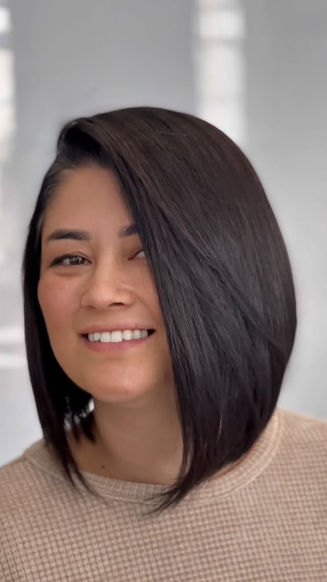 ✨ Como um corte de cabelo pode rejuvenescer uma mulher! Um bom corte valoriza os traços, ilumina o rosto e levanta a autoestima!
E aí, vocês gostaram? Me contem aqui nos comentários, vou amar saber! 💇♀️💬💖
.
.
.
.
.
#CorteDeCabelo
#CabeloNovo
#TransformaçãoCapilar
#VisualRenovado
#NovoVisual
#MudançaDeVisual
#CortePerfeito
#HairCut
#HairTransformation
#HairStyle
#visagista
#visagismo
#cortechanel
#bobcut