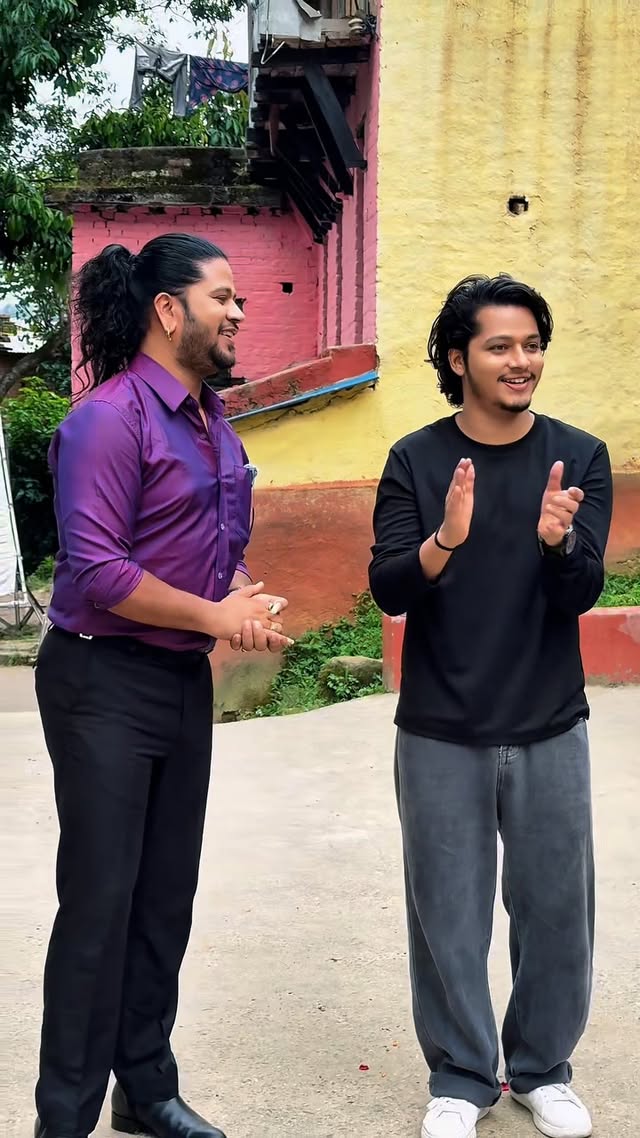 मुटु जलाई जलाई !! सबैजना Insta मा जोडिनुस है ♥️
.
.
.
.
.
#arjunsapkota #puskalsharma #instagood #explore #nepal #insta #livesinging