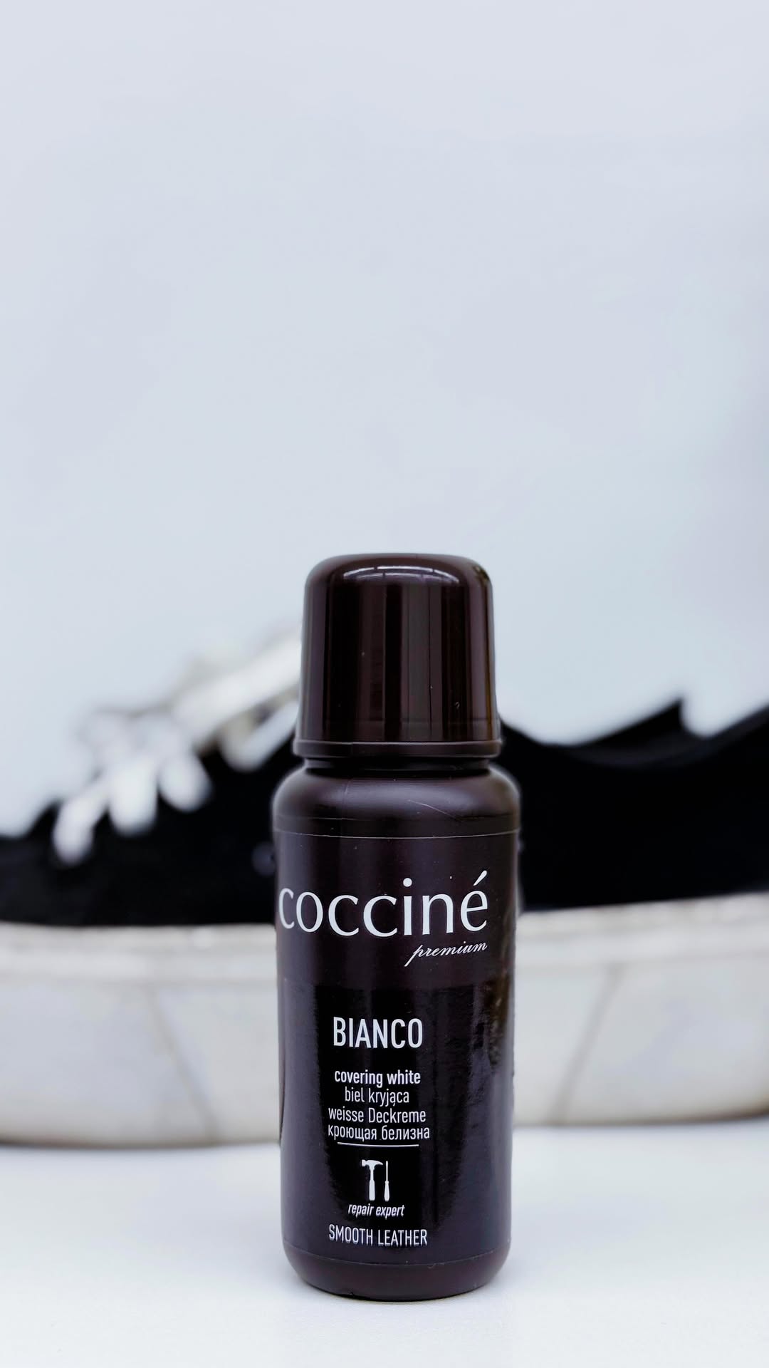 Обновіть своє взуття миттєво! 🖤🤍👞
Coccine — це інноваційна крем-фарба для взуття, що забезпечує неперевершений блиск ✨ і захист вашого взуття. Продукт містить натуральні мікрочастинки воску 🕯️, що дозволяє взуттю довго зберігати естетичний вигляд та захищає від забруднень і пилу 🧼🌫️.
🔹 Особливості продукту:
✨ Миттєвий блиск: Фарба забезпечує швидкий та тривалий блиск — ваше взуття виглядає як нове!
👟 Універсальність: Підходить для гладкої шкіри, доглядає та захищає.
👌 Легкість використання: Легке нанесення, не потребує додаткового полірування.
🧴 Застосування:
Очистіть і висушіть взуття, рівномірно нанесіть фарбу за допомогою аплікатора. Дайте висохнути — і насолоджуйтесь результатом!
🔒 Виберіть Coccine — вашого надійного помічника у підтримці ідеального стану взуття 👢🧼
🛍️ Ціна: 190 грн