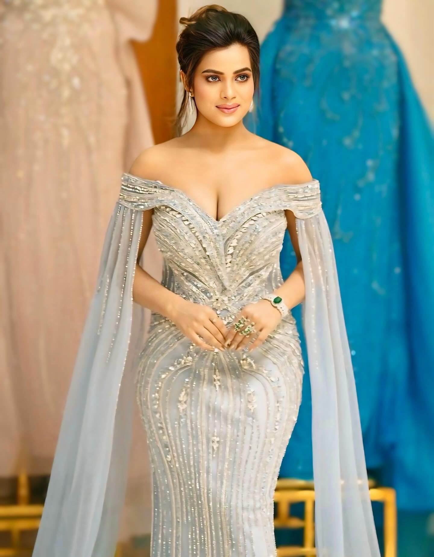 Let your dress speaks for itself !!🇦🇪 wearing @fostanione for Bazar by Nahid khan ,Lit up the runway in style and swagger!
@fostanione
@bazarbynahidkhan
@portraitbyhnmunahid
@nahid_sabir_khan
@glimmernglow_beauty
@gaggaman1
@raksha.ravisaheb
@devbangle
#bazarfashion #shivanisharma #shivanisharmaactress #runway #fashionweek #dubai🇦🇪