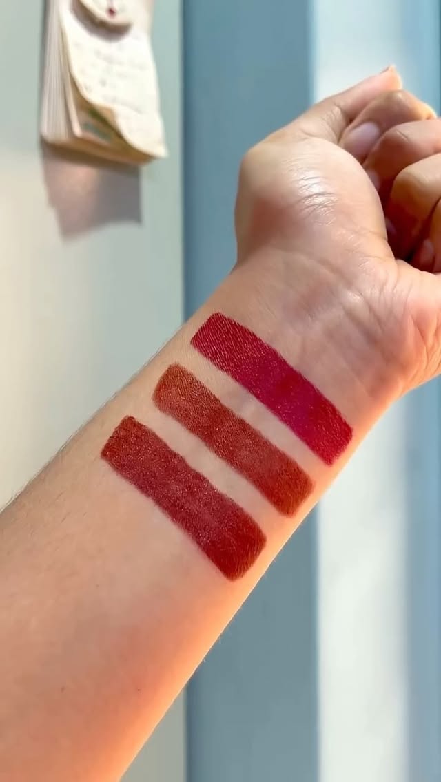 Intense pigment, buttery glide & a soft matte finish😍 Comfort never looked this bold! ✨
Creator: @spf_allday
Product used:
❤️ Faces Canada Comfy Matte Crayon
.
.
Click on the link in bio to shop now!🛒
.
.
#FacesCanada #lipstick #lipshades #lipswatch #lipstickaddict #lipstickjunkie #lipsticklover #makeup #makeuplover #lipsticktutorial #foryoupage #lipcombos #lipstickcombo #longlastinglipstick #tranferprooflipstick #duskyskintone
