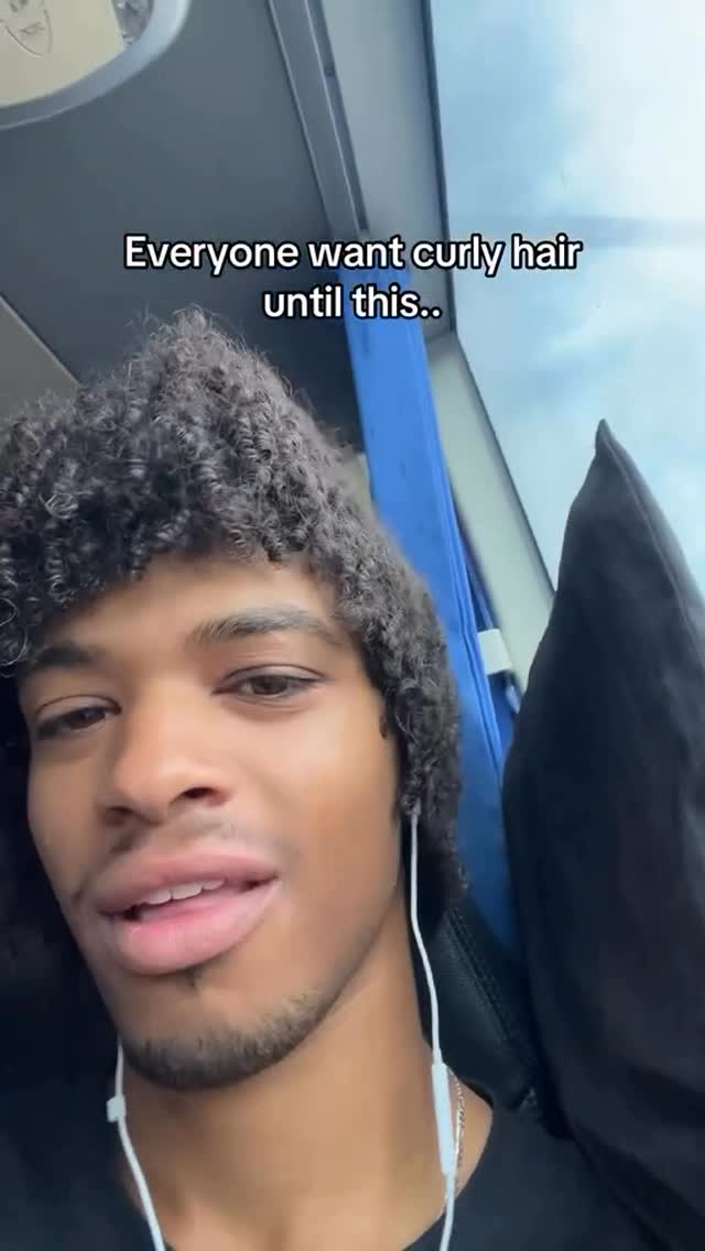 Relatable? 😅 Tag a friend 👇🏼
@derellakrong_
#skala #curlyhair #uaecurlyhair #curlyhaircommunity