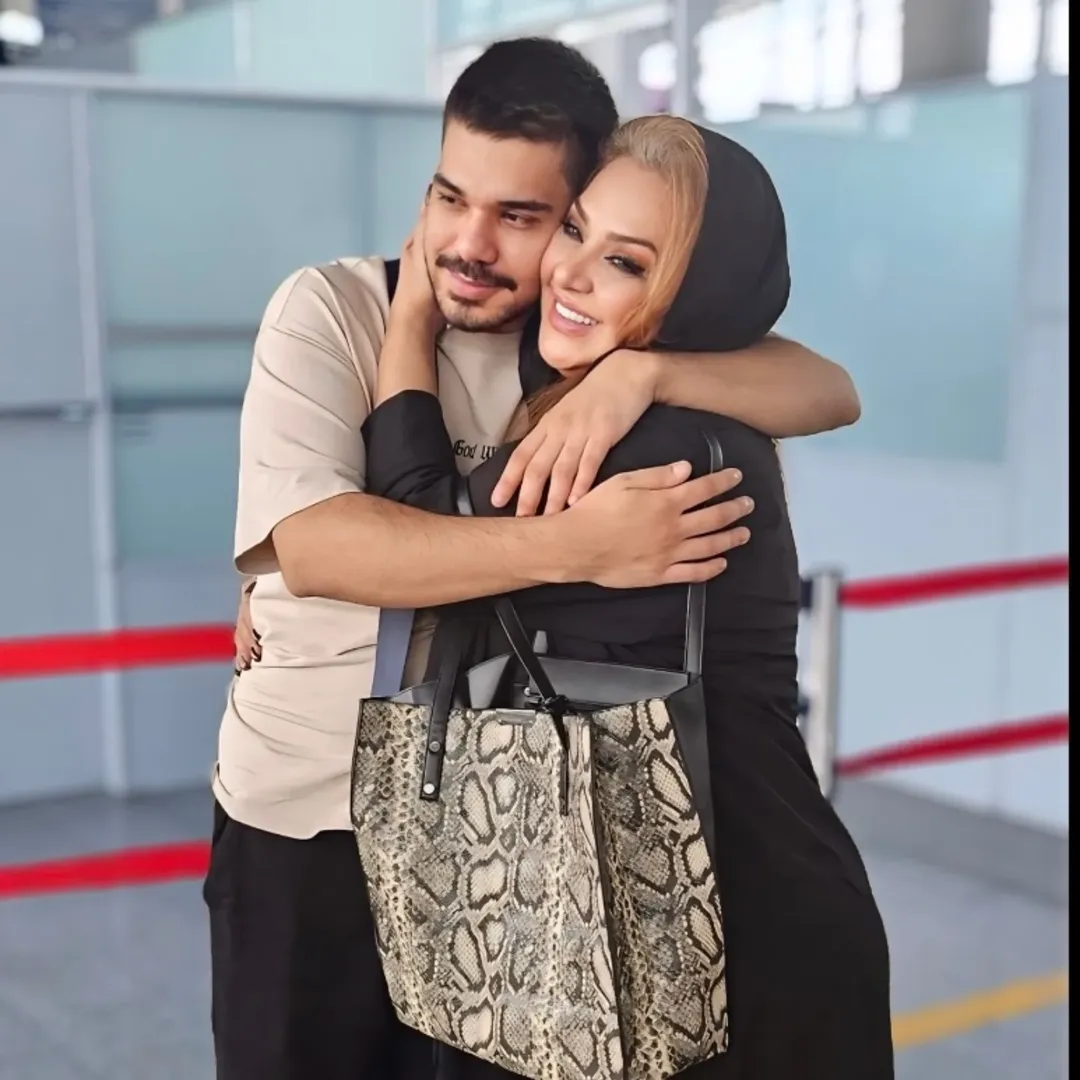 ♥️♥️♥️👨💼🤱🤲
.
آرینم تو با ارزشترین هدیه به من از طرف خدا هستی.
آغوش تو آرامش کن است
آمدی در کنارم و دوباره جانی دوباره در من تازه کردی.
پسر دلبند کوچک من سفرت بی خطر و به سلامت برسی
مامان زود میاد پیشت از همین امروز که رفتی هزاران بار دلتنگتم.
امید زندگی من ،
به امید دیدار نه چندان دور ، تو وجودم .
به خداوند و فرشته های مهربان میسپارمت عزیز مادر.♥️🤱🤲