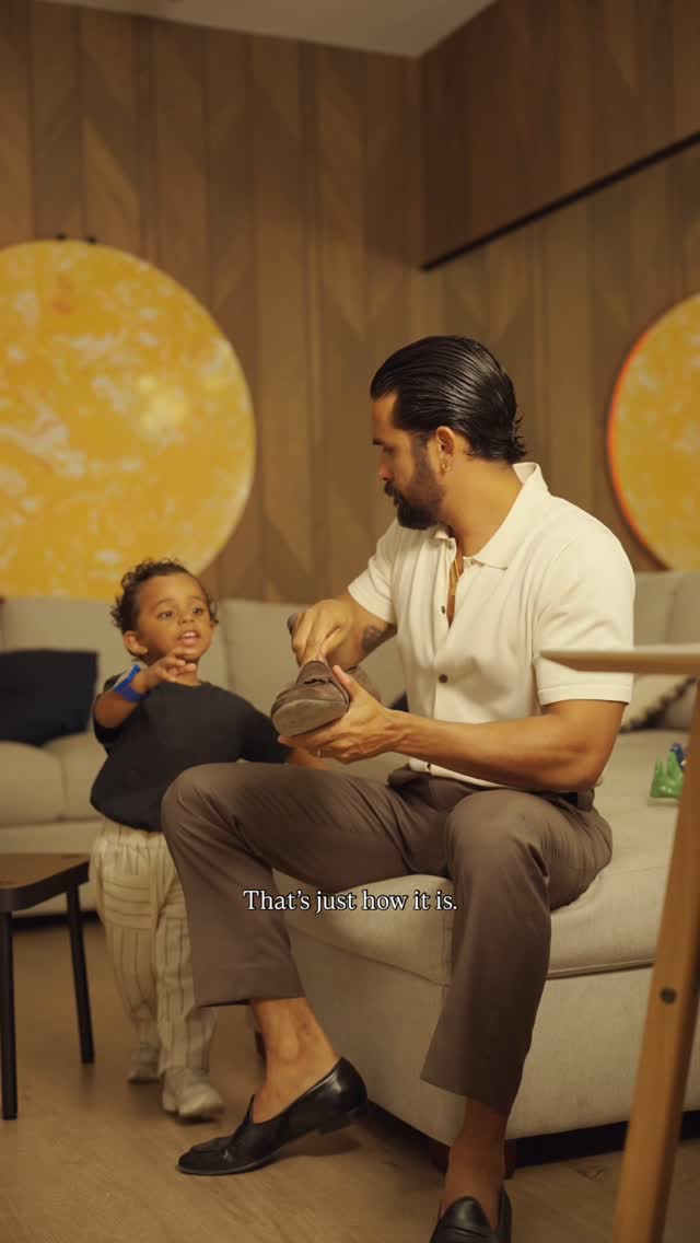 My little know-it-all. 😅 Time flies. Not long ago he was just a baby in my arms… and now he’s the one trying to explain how things are done.
——————
🇪🇸 Mi pequeño sabelotodo. 😅 El tiempo vuela. Hace nada era un bebé en mis brazos… y ahora es él quien me quiere explicar cómo se hacen las cosas. 😅
#fashiontip #fashion #mensfashion #fatherandson