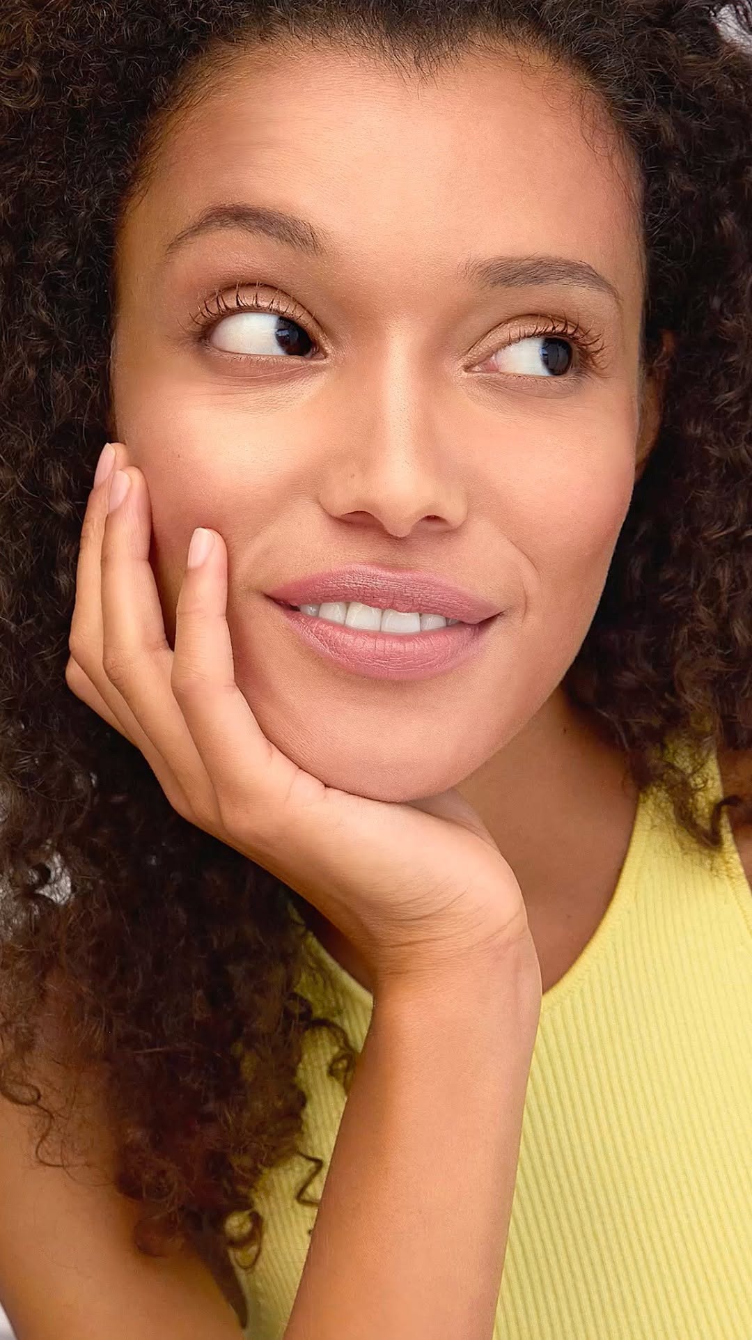 The perfect complexion is just one blend away! 👼 THE ONE BB Beautifier Max Cream evens out your skin, blurs imperfections, and hides puffiness – all while hydrating and protecting. 💫 Are you ready to glow?
.
.
🔎: THE ONE BB Beautifier MAX Cream SPF 15 (46134-46137)