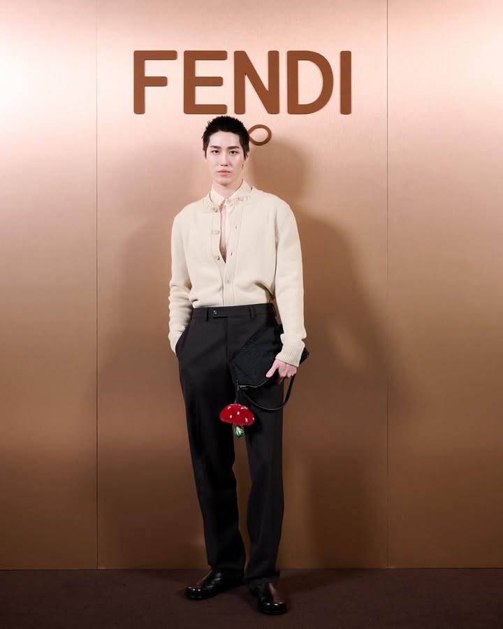 Big congrats to @fendi on their new Iconsiam boutique and 100-years milestones. Impressed by #FendiFW25 and the unforgettable drone show.
#Fendi