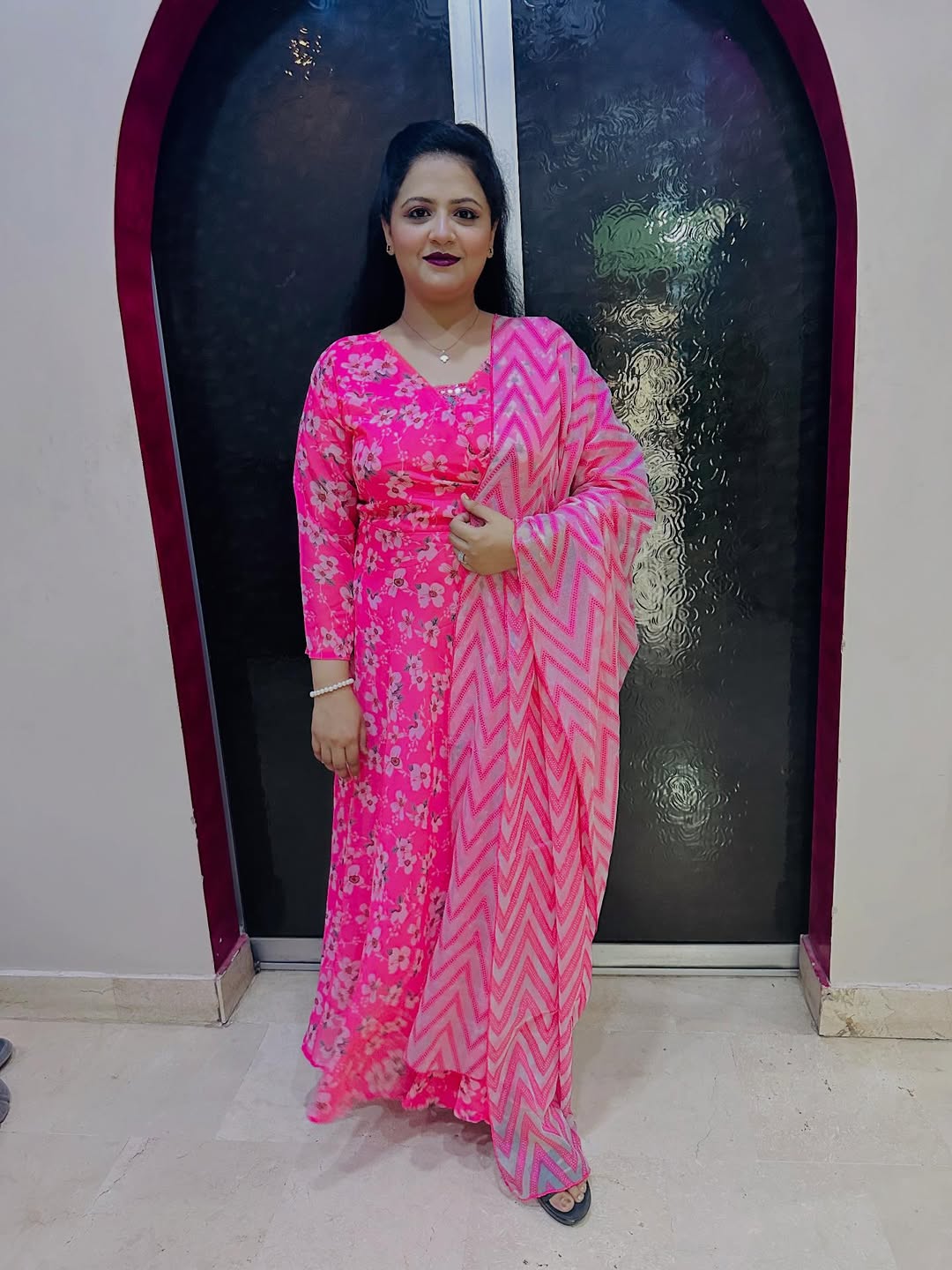 Makeup Look @vineetanaravelli ♥️😇Got ready for attending Opening Ceremony of Gr Sagar Recording Studio at Karachi @singargrsagar
.
.
.
#narodhamalni #media #music #viral #artist #art #studio #recording