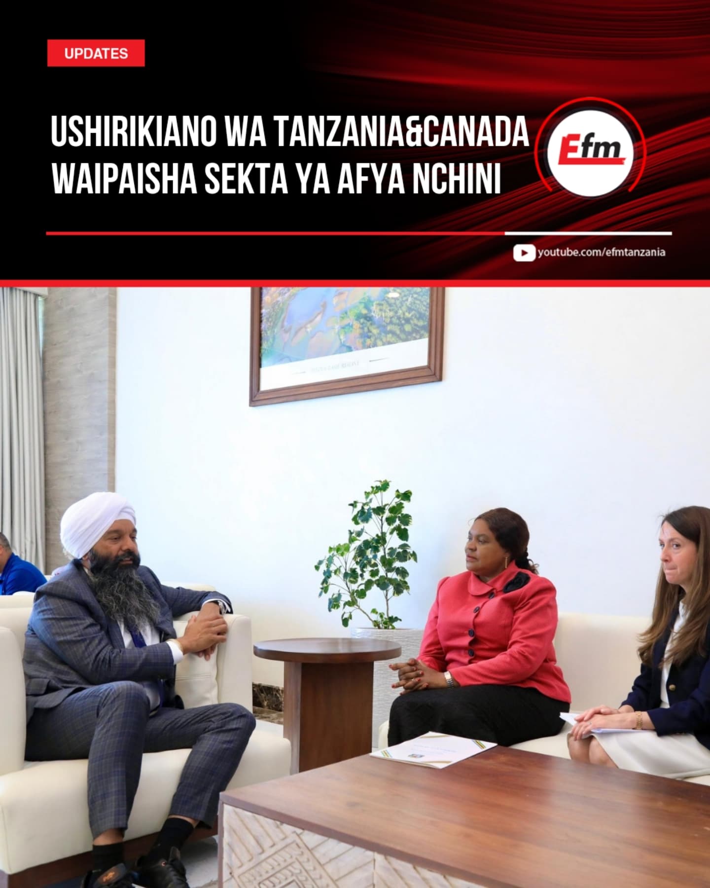 Mahusiano mazuri ya kidiplomasia na ushirikiano wa maendeleo baina ya Tanzania na Canada umeendelea kuipaisha sekta ya Afya nchini hivyo kuboresha zaidi ubora wa huduma za afya ngazi ya msingi.
Hayo yamebainishwa na Waziri wa Afya Mhe. Jenista Mhagama leo Julai 20, 2025 mara baada ya kumpokea Waziri wa Maendeleo ya Kimataifa wa Canada Mhe. Randeep Sarai pamoja na ujumbe aliyoambatana nao kutoka nchini Canada waliowasili kwa lengo la kufanya ziara ya siku tano nchini.
“Tunaishukuru na kuipongeza Serikali ya Canada kwa kuendelea kuwa mshirika wa maendeleo ya sekta ya Afya nchini Tanzania, kwa mchango wanaoutoa kwenye mfuko wa pamoja wa afya (Health Basket Fund) ambao unasaidia katika uboreshaji wa huduma za afya ngazi ya msingi kupitia mfumo wa ufadhili wa moja kwa moja katika vituo vya Afya awamu ya kwanza (2022–2027)” amesema Waziri Mhagama.
Waziri Mhagama amebainisha kuwa Tanzania imekuwa ikishirikiana na Serikali ya Canada katika kuboresha huduma za afya ya uzazi, haki za vijana balehe pamoja na kuimarisha huduma za uuguzi wakati wa kujifungua ambazo zinalenga kupunguza vifo vya mama na watoto wachanga kwa kuongeza upatikanaji wa wakunga wenye ujuzi.
“Ushirikiano kati ya Serikali ya Tanzania na Canada katika sekta ya afya umeleta mafanikio mengi ikiwemo kupungua kwa vifo vya watoto chini ya miaka mitano kutoka asilimia 67 mwaka 2015 hadi asilimia 43 mwaka 2022 kwa kila vizazi hai 1,000, kupungua kwa vifo vya akina mama wakati wa kujifungua kutoka 556 hadi 104 kwa kila vizazi hai laki 100,000” amefafanua Waziri Mhagama.
Waziri Mhagama hakusita kuelezea changamoto ya kasi ndogo ya kupungua kwa vifo vya watoto wachanga, kutoka vifo 25 kwa kila vizazi hai elfu 1,000 mwaka 2015 hadi vifo 24 kwa kila vizazi hai elfu 1,000 mwaka 2022 na kutumia fursa hiyo kuiomba Serikali ya Canada kuendelea kushirikiana na Tanzania katika kutekeleza afua za afya zinazolenga kutatua changamoto hiyo.
Kwa upande wake, Waziri wa Maendeleo ya Kimataifa wa Canada Mhe. Randeep Sarai ameshukuru kwa mapokezi mazuri nchini Tanzania na ameahidi nchi hiyo kuendelea kutoa ushirikiano hasa katika Sekta ya Afya.
#EDigitalUpdates