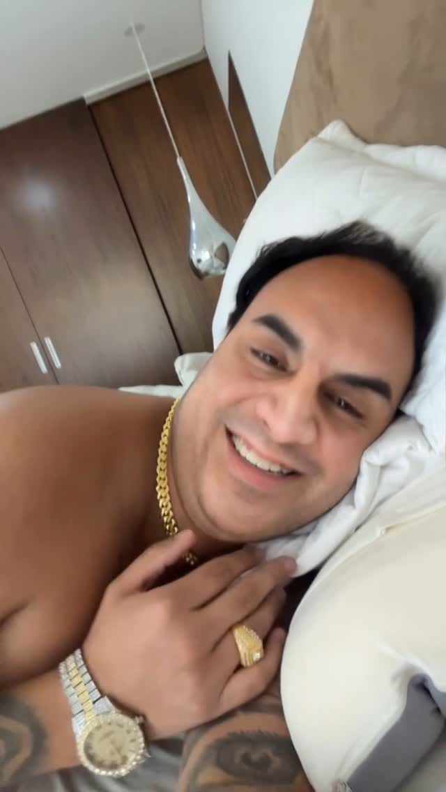 El Sugar de mi amix invitándola a la cama..
MENCIONAAAAA 👇🏽
#sugar #comedy #humor