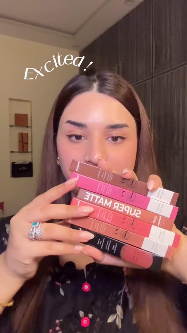 Lets unbox before launch 😍 launching 22nd July @meriumpervaizcosmetics
What are you going to buy comment down?👇
#meriumpervaiz #unbox #unboxing #new #launch #newlaunch #makeup