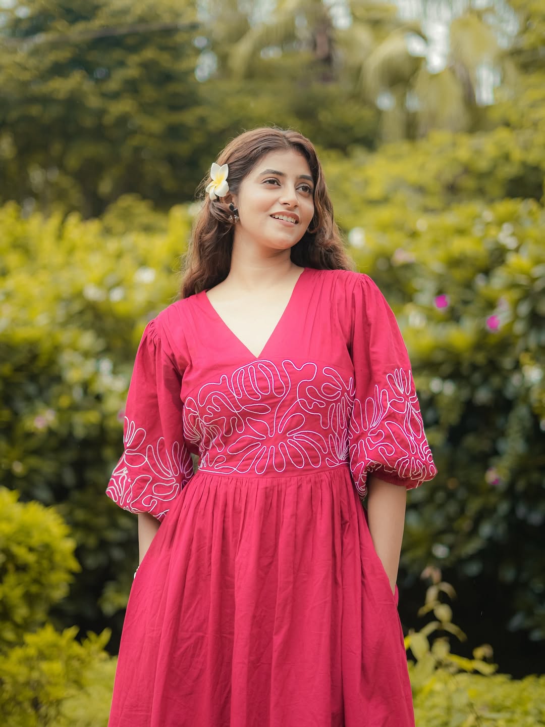 🌺 “Blooming with joy, just like this flower.” #pictureoftheday #picture #insta #instapic #instagram #photo #photography 📸 : @rohit__photography____. Dress : @vihara_fashion
