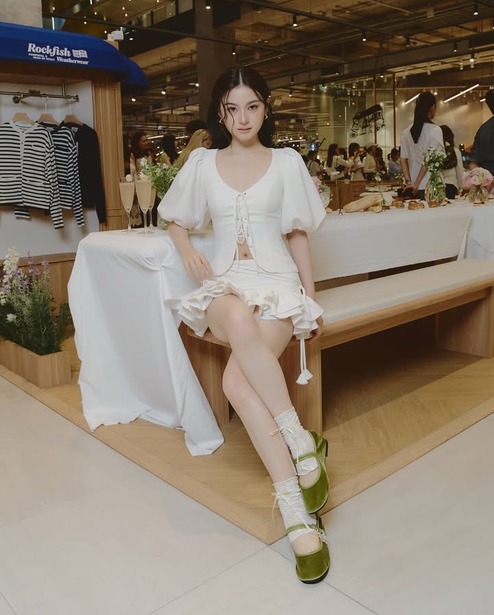 Obsessed with this K-style shoe brand that just dropped in Thailand! 😍 So comfy 💘 my new fave is Bella Quilted Maryjane from @rockfishweatherwear_th
#RockfishWeatherwearTH #PacificaGroup
