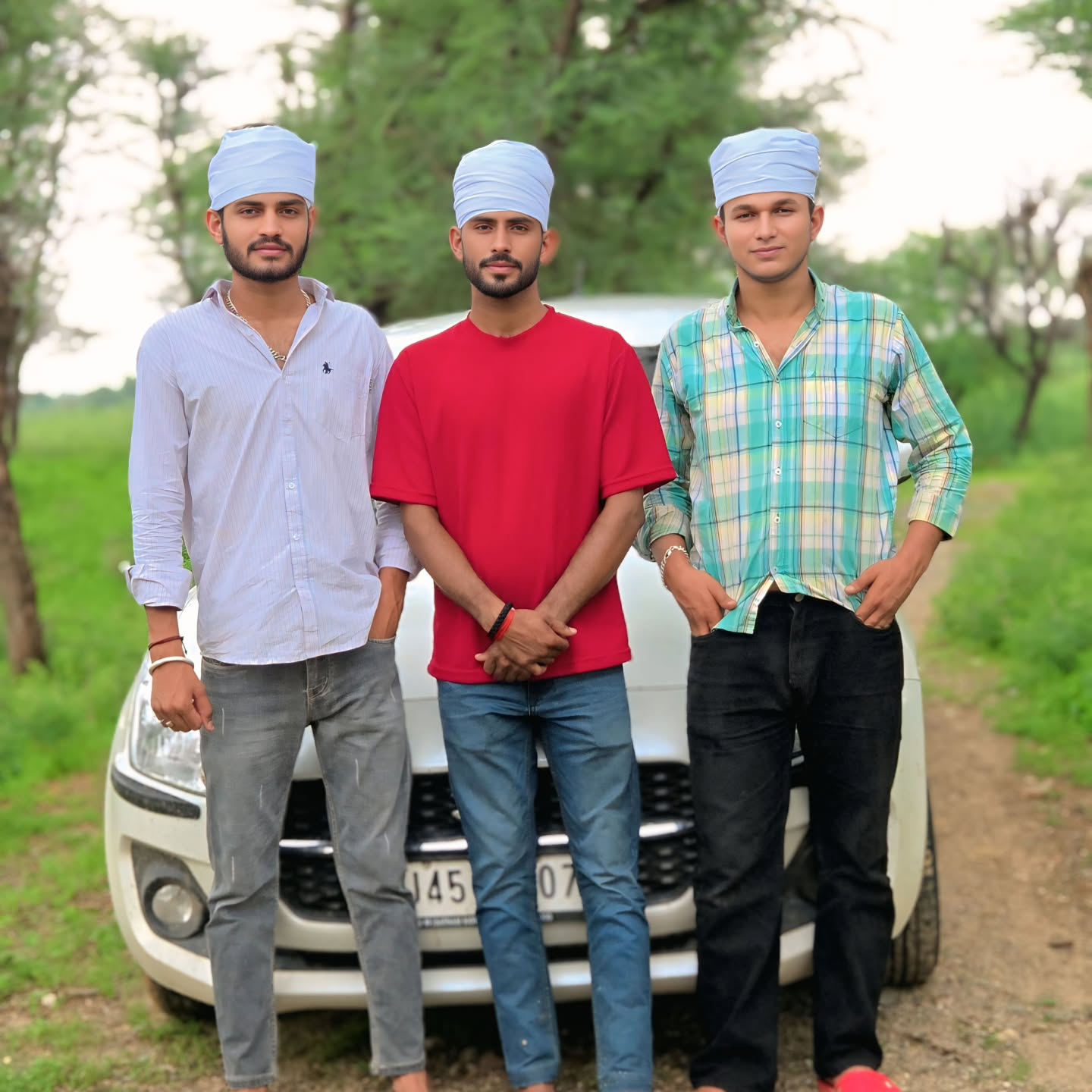 दोस्त बनाकर छोड़ो ना ज़िन्दगी की राह,
क्योंकि दोस्ती से ही होती है हर खुशी चाह।
”दोस्त बनाकर छोड़ो ना ज़िन्दगी की राह,
क्योंकि दोस्ती से ही होती है हर खुशी चाह।”
@singer_kajod_bhal
@blmeena627
