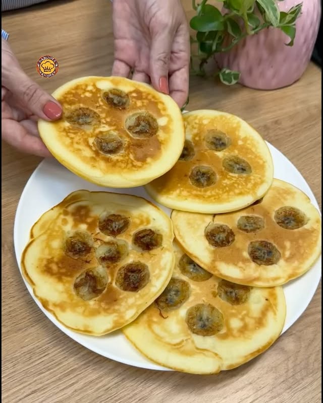 گزینه مناسبی برای صبحانه وعصرانه هست خیلی راحت درست میشه وفوق العاده خوشمزس
#پنکیک_موزی_بانوپز
تخم مرغ ۲عدد
شیردوسوم لیوان
آرددولیوان
شکر۴ق غ
روغن مایع ۳ق غ
موزیک عدد
وانیل نصف ق چ
بکینگ پودریک ق م
اگه از اکسپلور میای دنبال👇🏻کن منو
@banooye_khone
@banooye_khone
____
#پنکیک#کیک#شیرینی