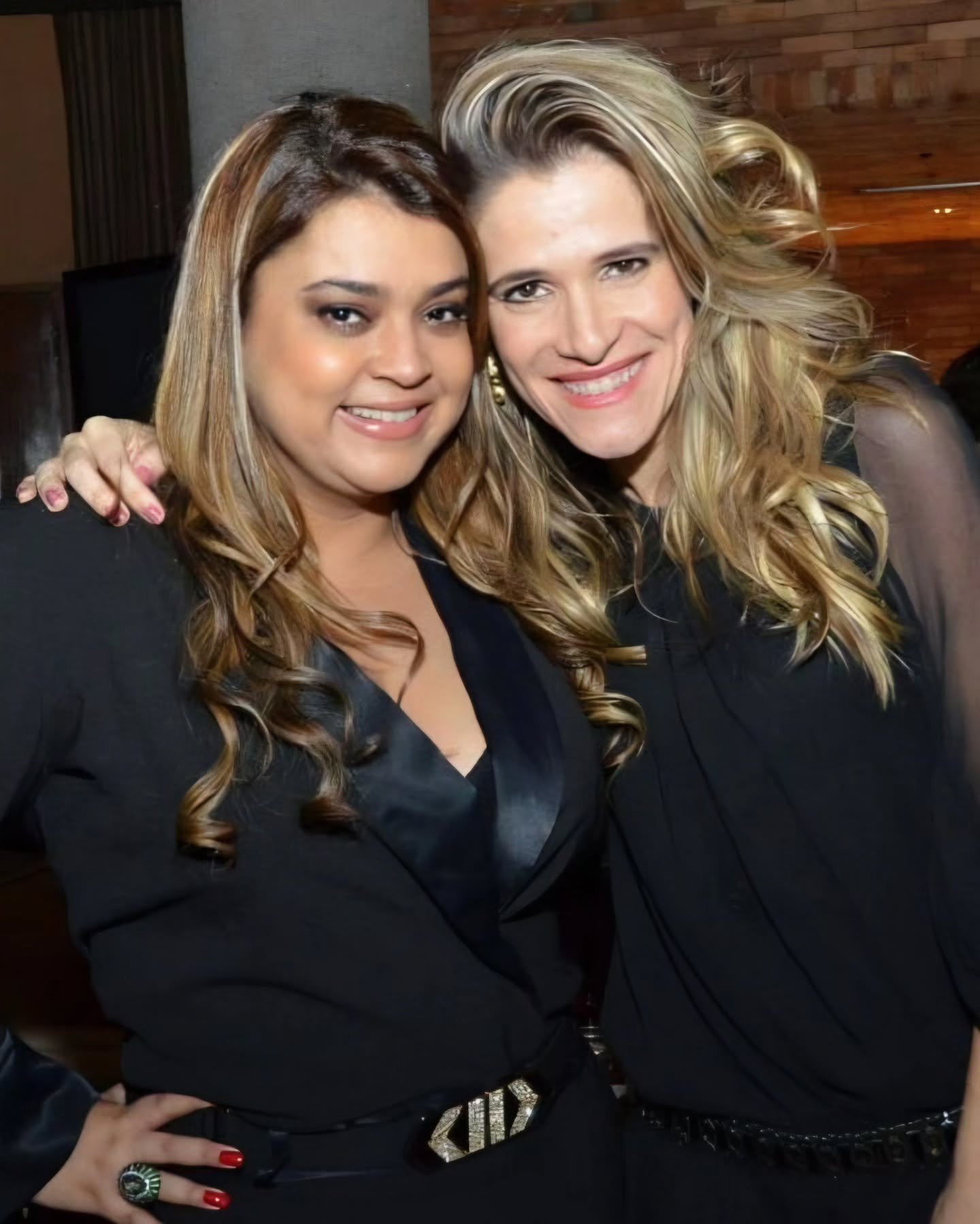 Preta querida. Aquela que sempre tratava todo mundo igual. Que todo mundo amava. Que desbravou tantas coisas através do amor e da dor. A unanimidade. Mesmo quem não era amigo se sentia amigo próximo.
Não paro de pensar nas escolhas de Deus. E me acalenta saber que Paulo Gustavo, que te amava tanto, vai te receber por nós. Vai com Deus querida. Sua passagem por aqui foi uma alegria. ❤️