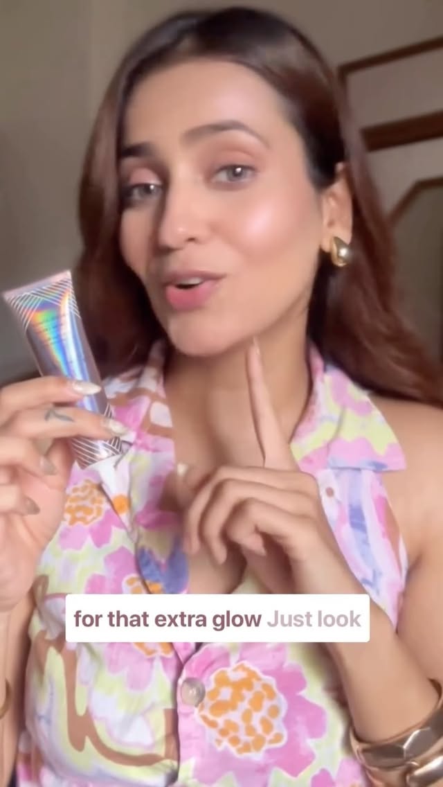 Here’s how to get that lit-from-within radiance using the illuminating Faces Canada Strobe Cream✨🤩
Creator: @muskaandawarartistry
Product used:
❤️ Faces Canada Strobe Cream
.
.
Click on the link in bio to shop now!🛒
.
.
#FacesCanada #MakeupForBeginners #MakeupGuide #MakeupTips #MakeupRoutine #MakeupProducts #MakeupIndia #StrobeCream #GlowyMakeup #StrobeCreamMakeup #StrobeCreamHacks