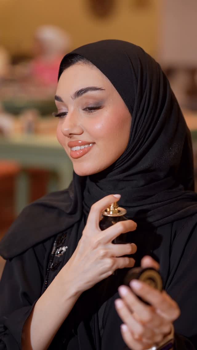 Omanluxury
عطر مستوحى من رمز الفخر العماني، الخنجر… ليس مجرد عطر، بل توقيع من الهيبة 👑
تركيبة عطرية معقدة تبدأ بعبق الزعفران والخزامى، تنغمس في قلبٍ من الورد والسوسن وجوزة الطيب، وتستقر على قاعدة فخمة من العود، الجلد، العنبر والفانيليا 🌌
ثبات أسطوري، أداء لا يُنافس، وأناقة تُخاطب كل من يبحث عن التميّز سواء كان رجل أو امرأة ✨
تمامًا مثل الخنجر العماني…
علق ب اي رقم يوصلك السعر فوراً✅✅✅
#Khanjar Omanluxury
#عطور #عطر #perfume #explorer #viral #fyp
@omanluxury